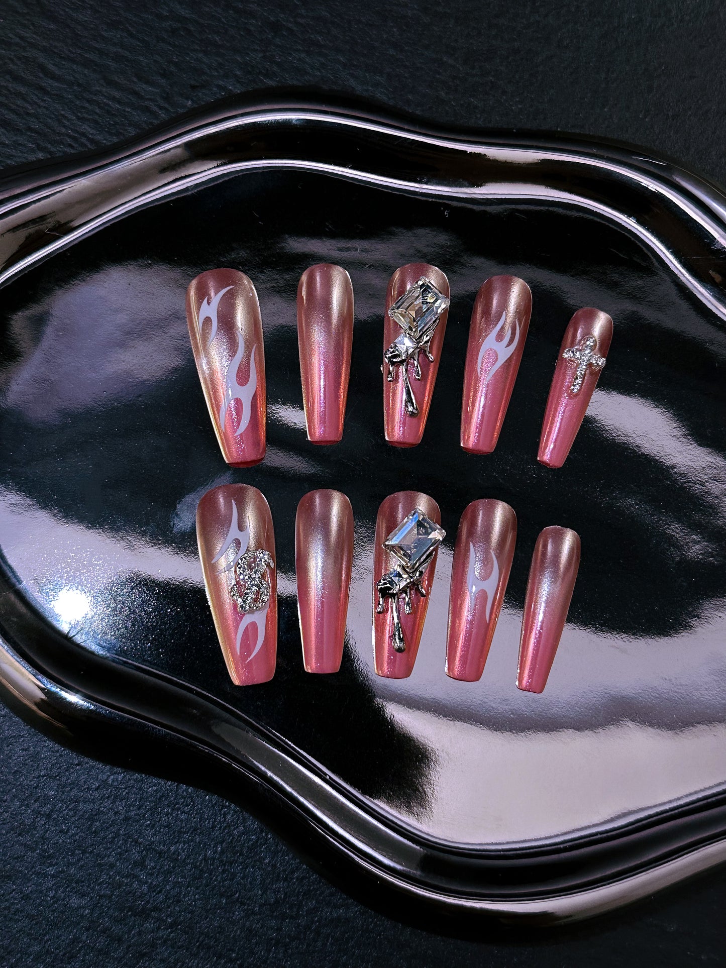' La Trouvaille' Press on nails【Pink flame】